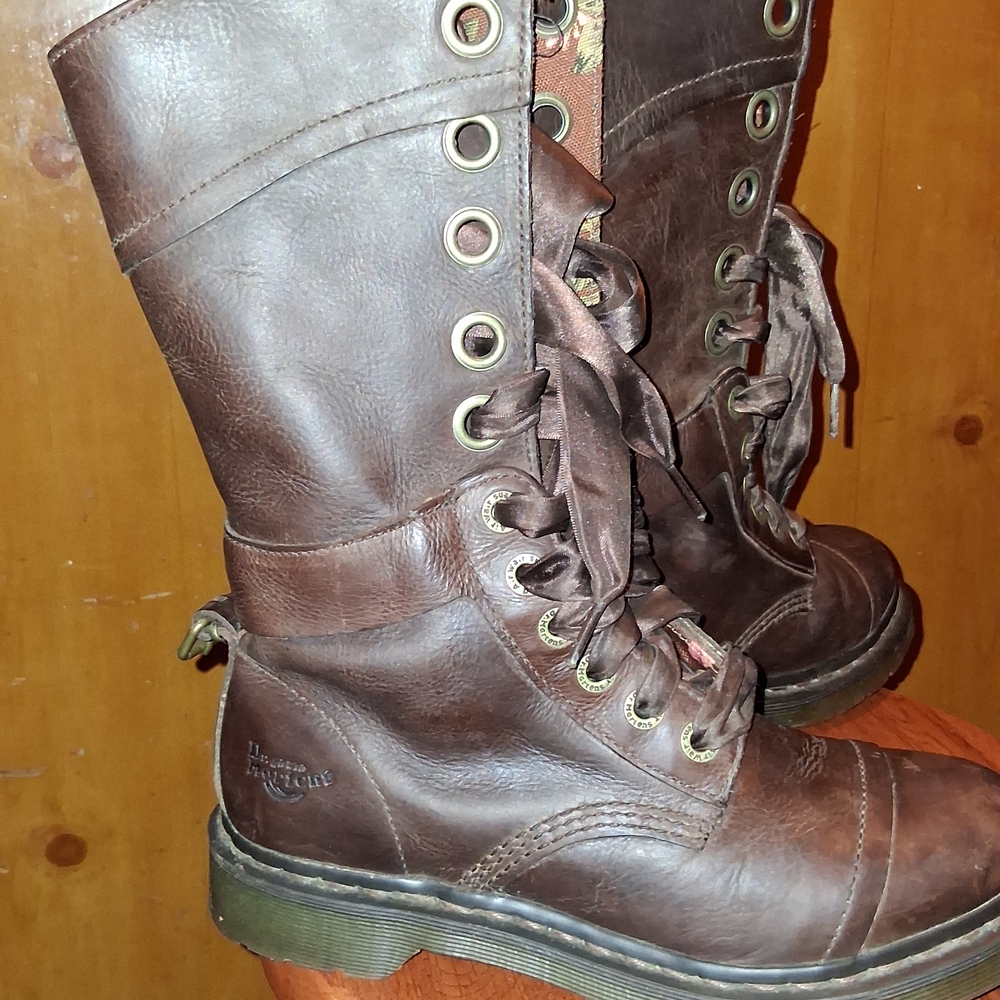 Dr. Martens Brown Leather Men's Boots - Picture 8 of 8